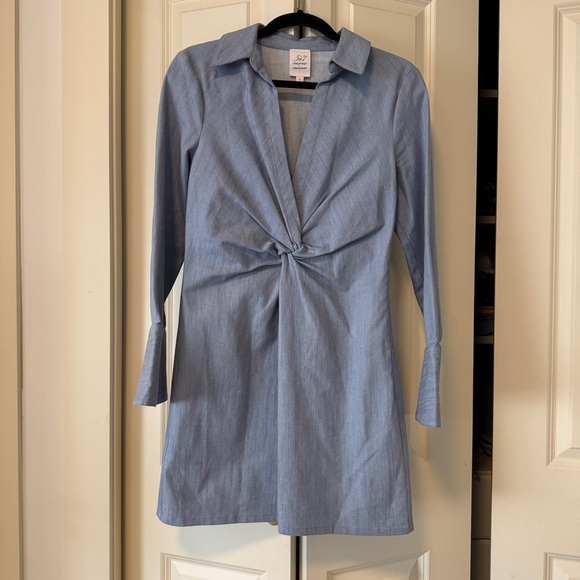 like new Cinq à Sept Denim McKenna Dress in Light Indigo 6 - Picture 5 of 9